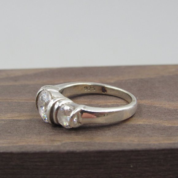 Size 6 Sterling Silver Triple Cubic Zirconia Ring - Picture 5 of 8